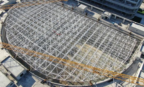 中国北方最大电竞比赛场馆钢结构网架屋面提升完成——匠心铸就的空中之网\n